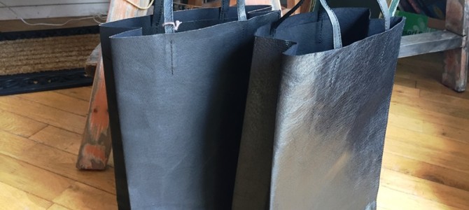 紙袋のような革袋の新しい黒 紙袋のような革袋の新しい黒